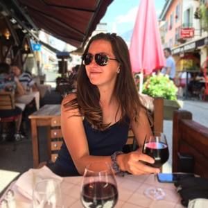 Meet your Posher, Christina